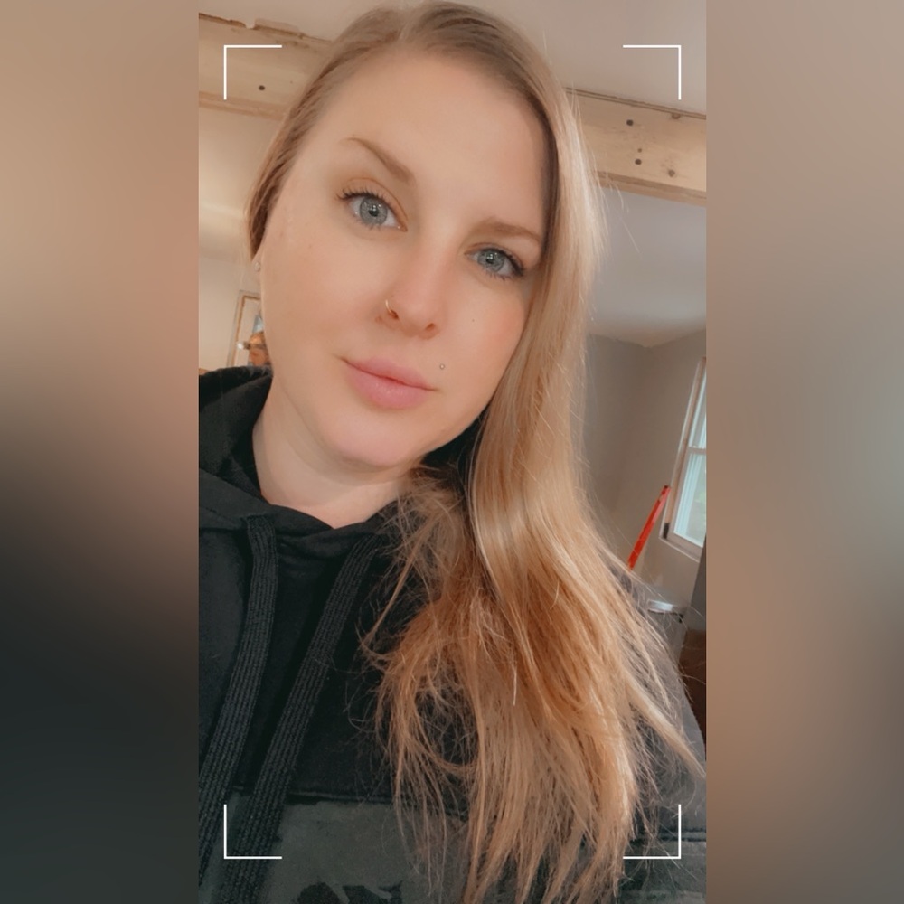I’m Ashley! Smoke free, pet friendly home!